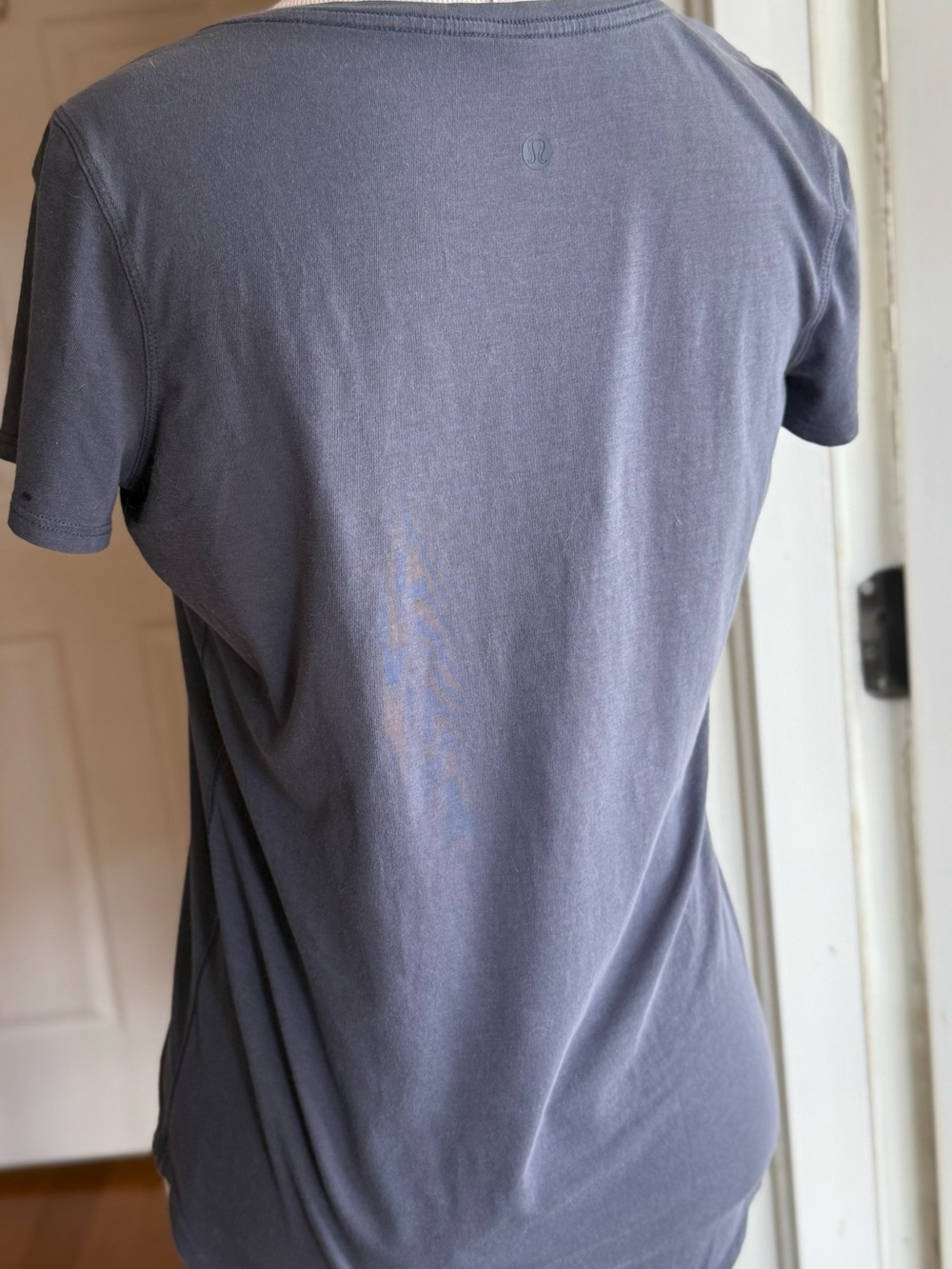 lululemon athletica Women's love V-Neck Short Sleeve Tee - Slate blue size 4 - Picture 3 of 5